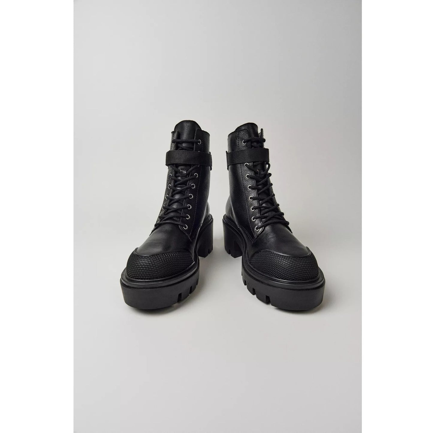 Schutz Women's Black Sarah Round Toe Boots, 9.5 B, NIB, MSRP : 238$