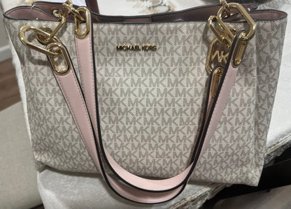 Michael Kors Trisha shoulder bag, Original Price: 628 $